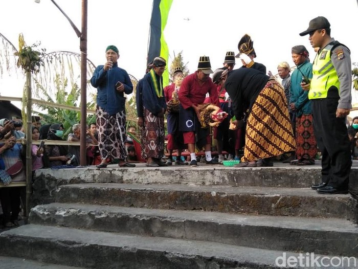 Tradisi saparan bekakak Gamping Sleman, (18/10/2019).