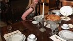 Ini Gaya Kulineran Elle Fanning yang Doyan Makan Burger