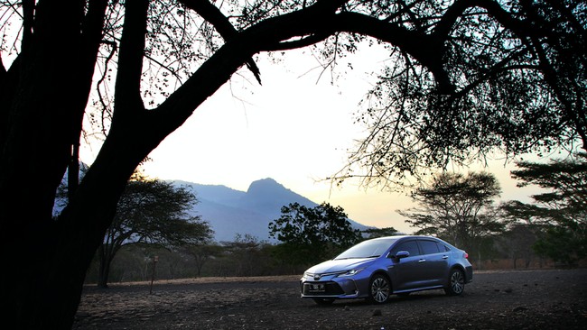Toyota Corolla Altis Hybrid, Sedan Legendaris yang Irit BBM