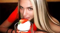 Model cantik berusia 31 tahun ini, baru saja mengumumkan bahwa dia akan maju dalam pemilihan presiden Kroasia. Tujuannya untuk melegalkan prostitusi hingga ganja. Foto: Instagram @ava_karabatic_official