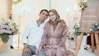 Tiba-tiba tersiar kabar kalau Eriska hamil 7 bulan. Ia pun baru saja menggelar tasyakuran kehamilan, lengkap dengan Young Lex yang menemaninya. Foto: Instagram eriskanakesya