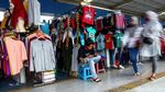 Hiruk Pikuk Aktivitas Warga di Skybridge Tanah Abang