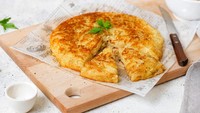 Rosti ini tampilannya mirip seperti bakwan goreng. Tapi ini adalah makanan ikonik di Swiss, yang biasanya disantap untuk sarapan, dan dibuat dari tumbukan kentang. Foto: Istimewa