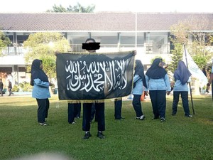 Bupati Sragen Tanggapi Foto Viral Siswa Bentangkan Bendera Identik HTI