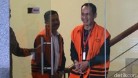 Salah satu pihak swasta yang diduga memberi suap kepada Bupati nonaktif Bengkayang Suryadman Gidot, Rodi, diperiksa KPK, Jakarta, Jumat (18/10/2019).