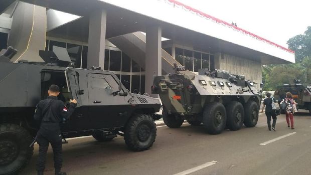 Panser Anoa Mulai Siaga di Kompleks MPR/DPR Jelang Pelantikan Jokowi