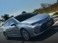 Toyota Corolla Altis Hybrid, Sedan Legendaris yang Irit BBM