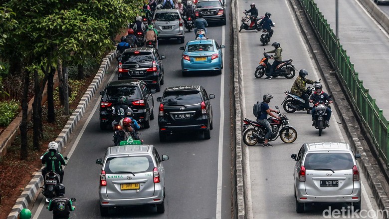 Kecelakaan di Jalur TransJakarta, Seorang Pemotor Tewas Kecelakaan di Jalur TransJakarta, Seorang Pemotor Tewas