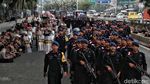Aksi Personel Polisi Saat Jaga Gedung DPR