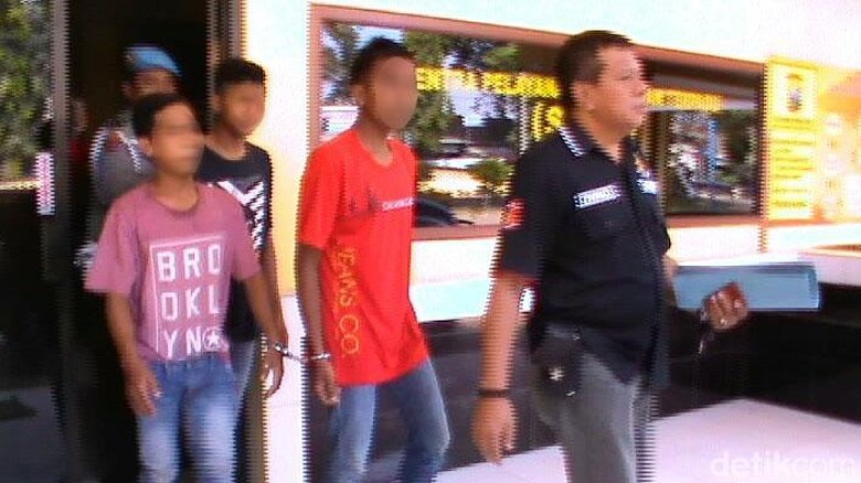 Siswi SMP di Jember Diperkosa 4 Pria Usai Dicekoki Miras Siswi SMP di Jember Diperkosa 4 Pria Usai Dicekoki Miras