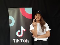 Dari Guru Taman Kanak-kanak, Kelly Courtney Jadi Si Bintang TikTok