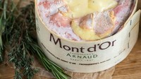 Disebut sebagai Holy grail dari keju susu mentah. Mont dOr ini merupakan keju yang sangat populer, dengan sentuhan dan perpaduan antara keju Prancis dan Swiss. Foto: Istimewa