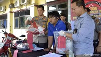 Diberitaan sebelumnya, mayat korban yang ditemukan di dalam karung tergeletak di kebun kosong bantaran Sungai Sragi Baru, Dukuh Blimbing Lor RT 02 RW 02, Desa Blimbing Wuluh, Kecamatan Siwalan, Kabupaten Pekalongan. Mayat korban pertama kali ditemukan oleh seorang warga yang sedang mencari rumput di sekitar lokasi kejadian pada Rabu (16/10) pukul 14.00 WIB. Berdasarkan hasil autopsi, mayat perempuan dalam karung itu merupakan korban pemerkosaan dan penganiayaan. Jasad korban telah dimakamkan oleh keluarganya kemarin.