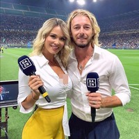 Saya mengatakan bahwa jika seorang jurnalis pergi ke stadion dengan berpakaian seperti itu, dia lebih suka dilihat daripada didengarkan, tulis Caterina di halaman Facebook-nya dan berbagi foto Diletta berpose bersama host pria. Foto: Instagram