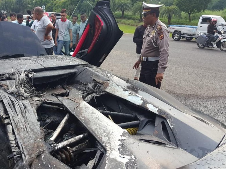 Fakta-fakta Terbakarnya Lamborghini Raffi Ahmad Fakta-fakta Terbakarnya Lamborghini Raffi Ahmad