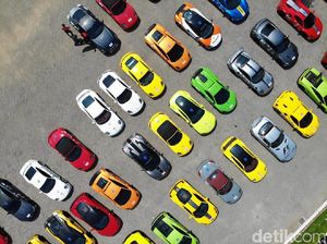 Bukan Mobil Mainan, Warna-warni Mobil Super Dilihat dari Udara