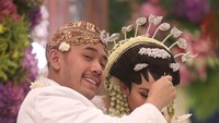 Putra akhirnya menikahi perempuan yang sudah dicintainya sejak SD. Foto: ist.