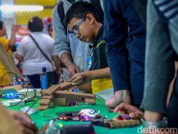 Akhir Pekan, Pengunjung Padati Orbit Habibie Festival