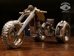 Sulap Sampah Arloji Jadi Miniatur Keren