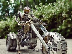 Sulap Sampah Arloji Jadi Miniatur Keren