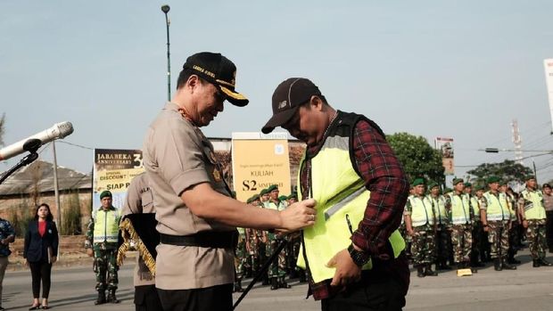  Candra juga mengingatkan kepada anggotanya agar tidak membawa senjata api saat melakukan pengamanan pelantikan presiden.