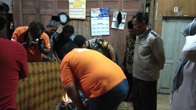 Pamit Bakar Daun Bambu, Kakek di Magetan Ditemukan Tewas Terbakar Pamit Bakar Daun Bambu, Kakek di Magetan Ditemukan Tewas Terbakar