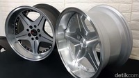 HSR Wheel secara resmi meluncurkan dua produk baru untuk meramaikan industri otomotif di Tanah Air, khususnya yang menyenagi dunia modifikasi, kedua produk ini mengusung bahasa desain elegan.