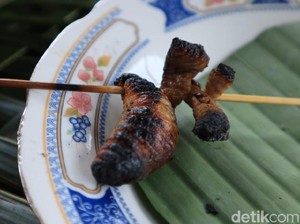 Coba Ulat Sagu, Bule Australia: Delicious!