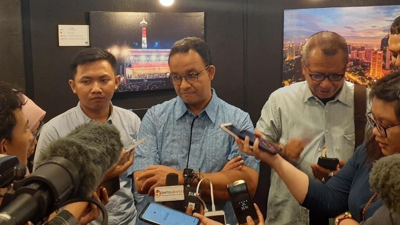 Anies Hadiri Pameran Foto di Balai Kota Anies Hadiri Pameran Foto di Balai Kota