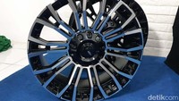 Desain pelek Anambas secara lebih detail terdiri dari center face 5 spoke seperti bintang laut. Pelek ini memiliki warna dual varian yakni silver machine face dan black oil face. Pelek tersebut memang dikhususkan untuk mobil-mobil model city car. Saat ini tersedia pada ukuran ring 16 dengan banderol Rp 5 Jutaan (4 pelek).