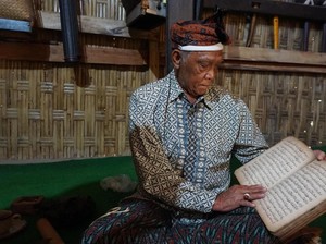 Melihat Pusaka dan Kitab Berusia 13 Abad di Sembalun Bumbung