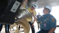 TNI AL meluncurkan dua unit KAL 28 M yaitu KAL Baer dan KAL Bosnik buatan PT Steadfast Marine Tbk, yang akan digunakan untuk melengkapi kekuatan alutsista dalam melakukan kegiatan operasi di perairan teritorial Indonesia. Foto: dok. TNI AL