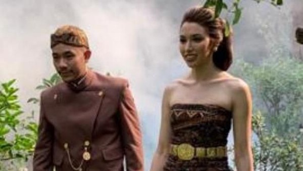 Cantiknya Della Putri Anjani Atkins Berkebaya saat Dinikahi Cicit Soeharto