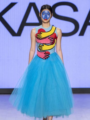 Diana Rikasari Tampilkan Busana Bertema Autisme di Fashion Show Kanada
