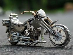 Sulap Sampah Arloji Jadi Miniatur Keren