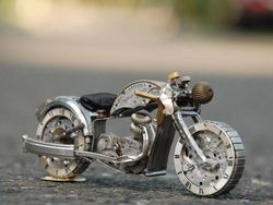 Sulap Sampah Arloji Jadi Miniatur Keren