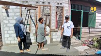 Bantuan ini disalurkan melalui Program Bantuan Stimulan Perumahan Swadaya (BSPS) untuk 24 rumah yang terdampak di Desa Wayame Kecamatan Teluk Ambon. Saat ini progres pembangunan rumah layak huni tersebut telah mencapai 60 persen dan diperkirakan akan selesai pada akhir tahun 2019. Pool/Kementerian PUPR.