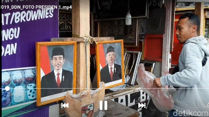 Jelang Pelantikan, Foto Jokowi-Maruf Laris Manis di Tasikmalaya