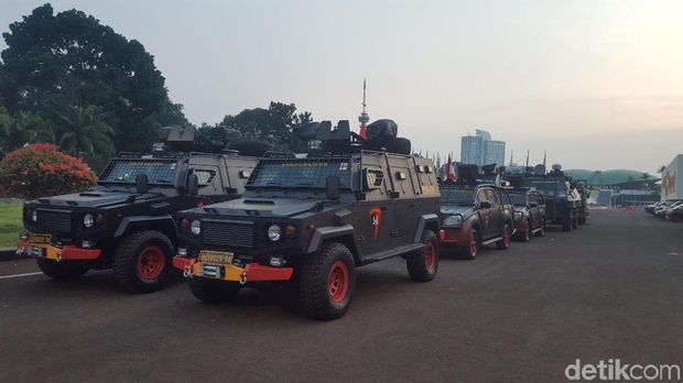 Jelang Pelantikan Jokowi, Barracuda-Water Cannon Siaga di Pintu Utama DPR
