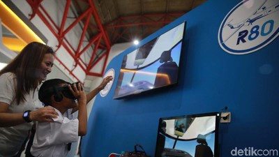 Akhir Pekan, Pengunjung Padati Orbit Habibie Festival