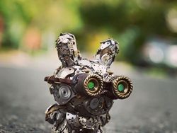 Sulap Sampah Arloji Jadi Miniatur Keren