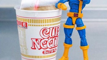 Begini kalau superhero mau makan mie instan pakai kekuatan superheronya. (Foto: hot.kenobi)