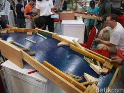 Akhir Pekan, Pengunjung Padati Orbit Habibie Festival