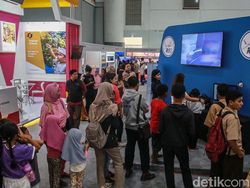 Akhir Pekan, Pengunjung Padati Orbit Habibie Festival