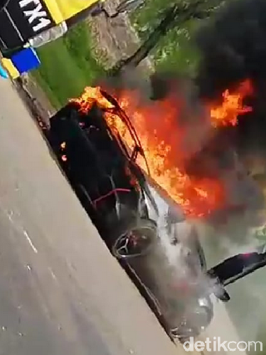 Lamborghini yang Terbakar Hebat Ternyata Milik Raffi Ahmad