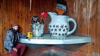 Di tahun 2008, ia menutup studio tatonya dan pindah ke London. (Foto: instagram/odeith)