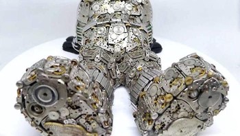 Adalah Dan Tanenbaum seorang seni kreatif yang juga merupakan pengusaha teknologi asal Toronto, Kanada. (Foto: Instagram/watchpartsmotorcycles)