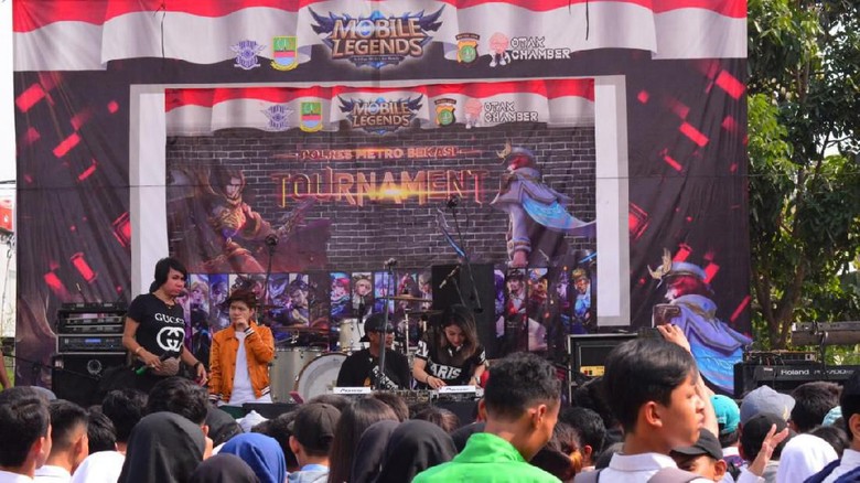 Saat Para Pelajar SMK di Bekasi Tawuran di Turnamen Mobile Legend Saat Para Pelajar SMK di Bekasi Tawuran di Turnamen Mobile Legend