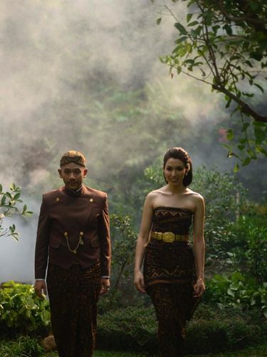 Cantiknya Della Putri Anjani Atkins, Istri Cicit Soeharto 