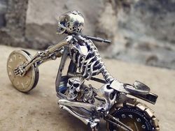 Sulap Sampah Arloji Jadi Miniatur Keren